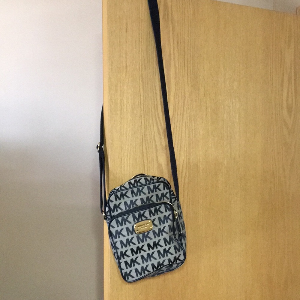 Michael Kors cross body purse